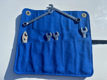 Load image into Gallery viewer, MAGNETIC TOOL ROLL
