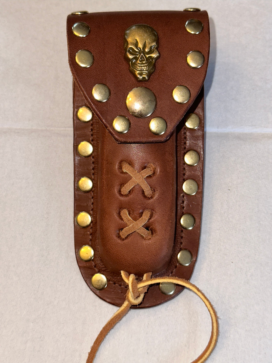 Buck 110 Leather Knife Case - Gold Skull (Light Brown)