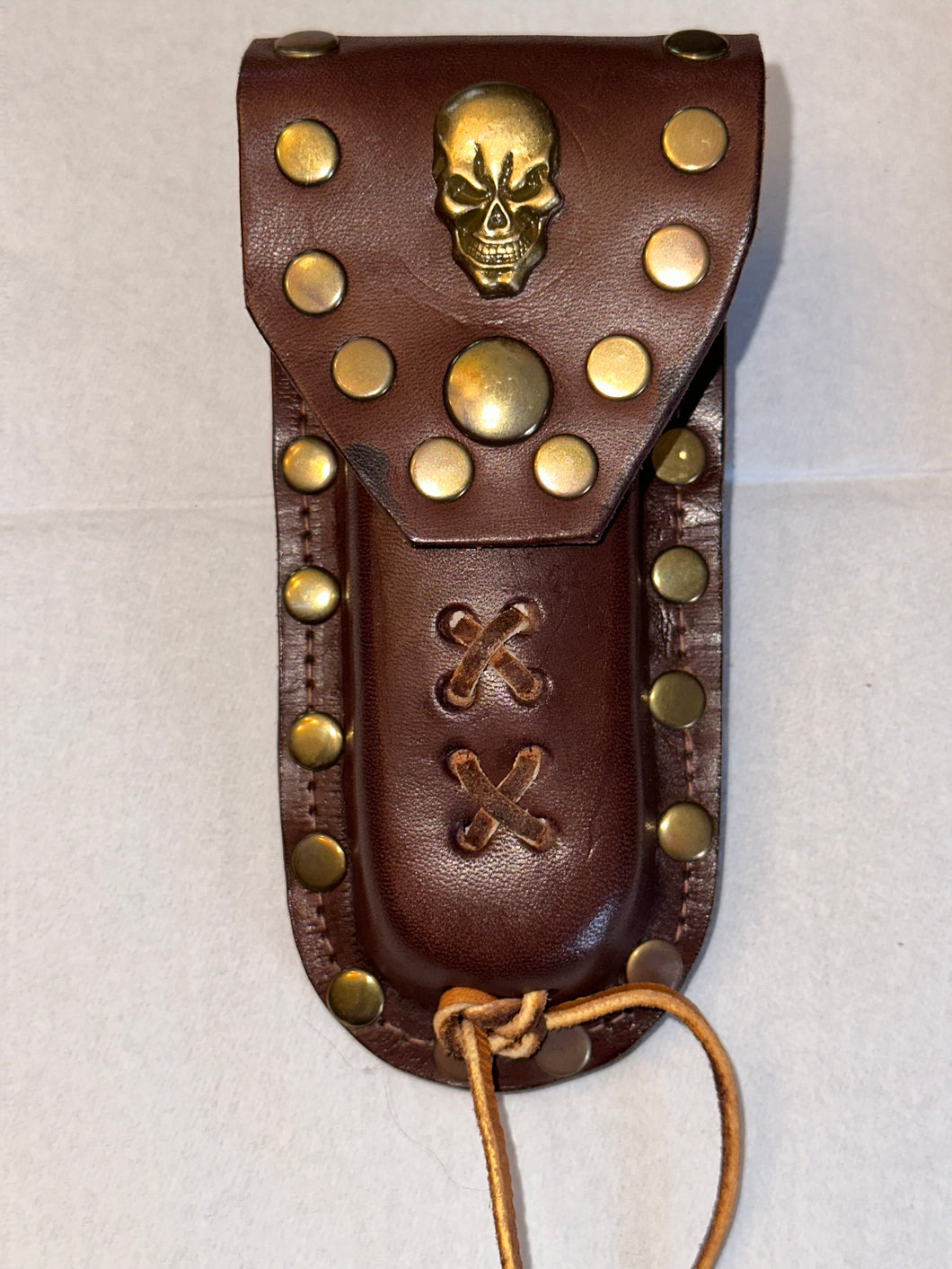Buck 110 Leather Knife Case - Gold Skull (Medium Brown)